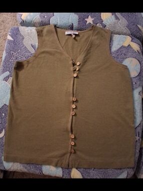 Women’s Olive Button-Front Sleeveless Tank Top